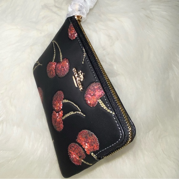Coach leather 🍒 Cherry print wristlet New - Picture 2 of 12